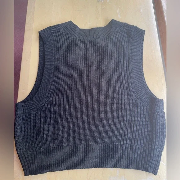 H&M | Black Sweater Vest - Picture 2 of 3